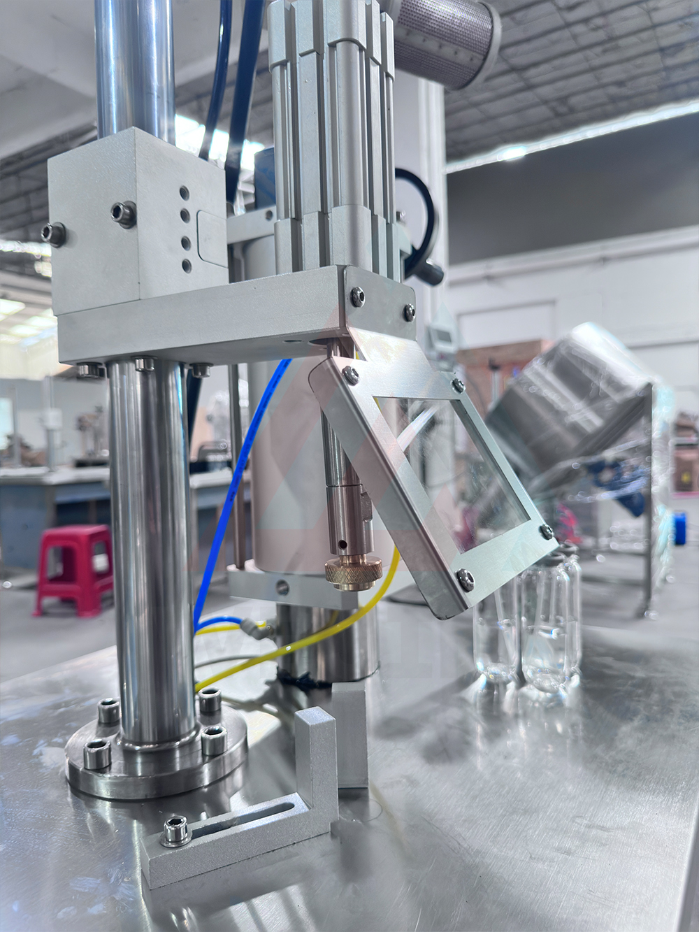 Полуавтоматическая аэрозольная наполнение и обжим