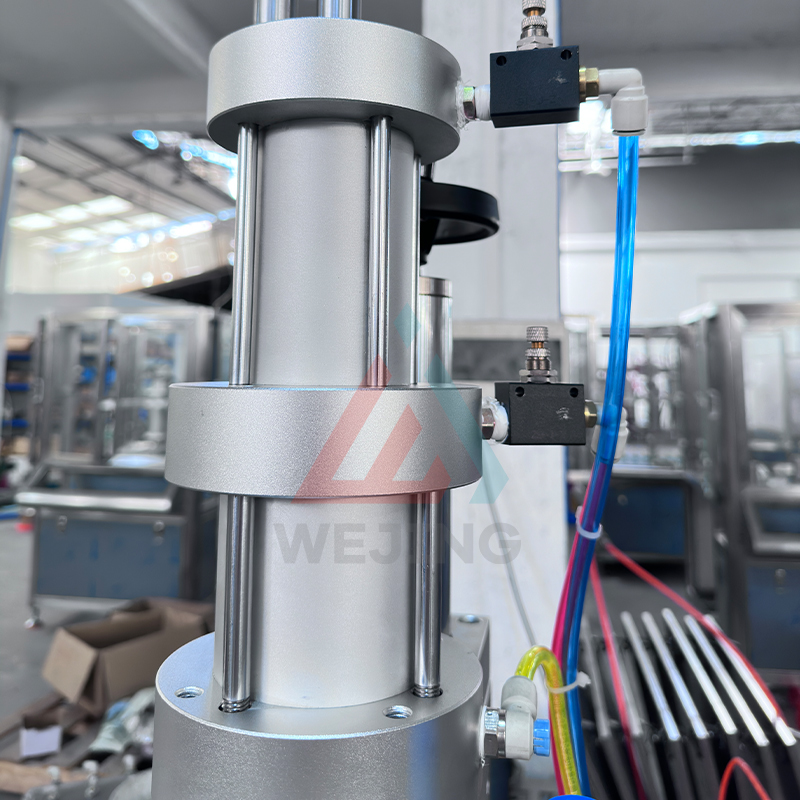 Полуавтоматическая машина для наполнения и укупорки аэрозольных газов BOV с пневматическим управлением