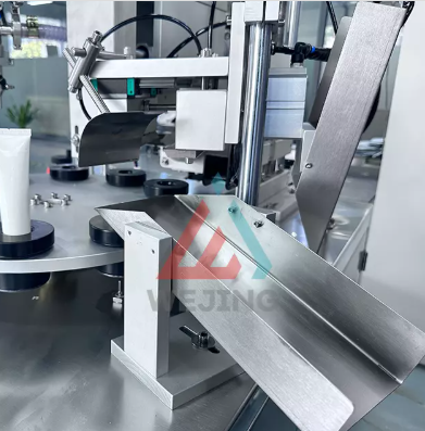 Машина для наполнения и запечатывания туб