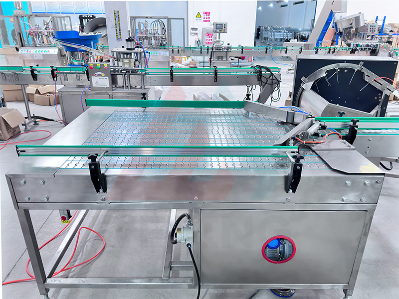 1. Кормушка для пустых банок